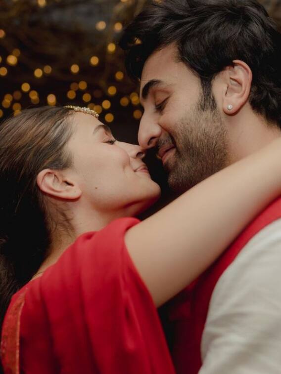 Bollywood Celebrities Wish Alia And Ranbir And They Become Parents To A Baby Girl