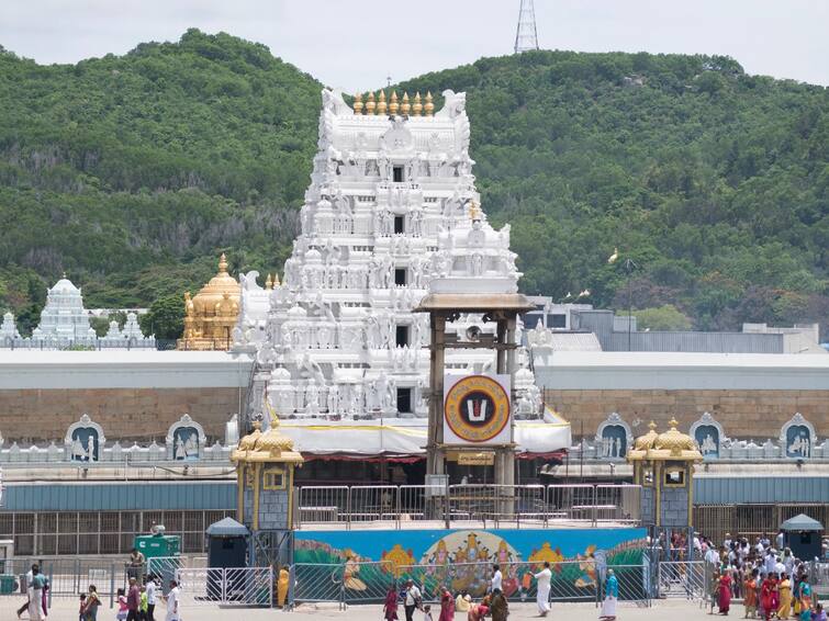 gold and cash donations to Tirumala Tirupati temple deposited in nationalized bank reassures Devasthanam CEO திருப்பதி ஏழுமலையானுக்கு வரும் தங்கம், ரொக்கம் தேசியமயமாக்கப்பட்ட வங்கியில் டெபாசிட்... தேவஸ்தான சீஇஓ