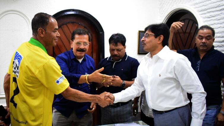 Cafu visits Eden, plays charity match in his visit to Kolkata Cafu Visits Kolkata: ইডেনদর্শন কাফুর, দেখলেন শ্রেয়স-ধবনদের ফাইনাল ম্য়াচ