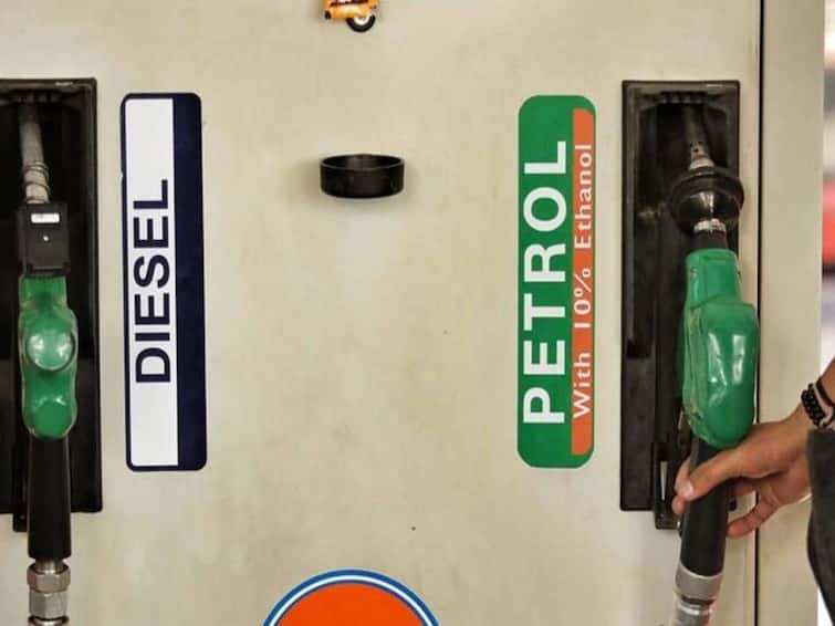 price of petrol diesel in chennai for 6th november 2022 Petrol Diesel Price : தினந்தோறும் மாறும் வானிலை.. இன்று மாற்றமடைந்ததா பெட்ரோல் விலை..? இன்றைய நிலவரம்!