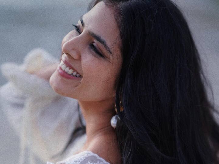 Malavika Mohanan Latest Photos: அடியே... அடியே என்ன எங்க நீ கூட்டிப் போற? நடிகை மாளவிகா மோகனனின் சமீபத்திய கடற்கரை புகைப்படங்கள்!