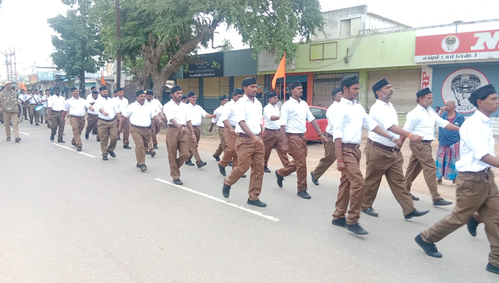 RSS : தமிழ்நாட்டில் தொடங்கிய ஆர்.எஸ்.எஸ். பேரணி : பலத்த போலீஸ் பாதுகாப்பு..!