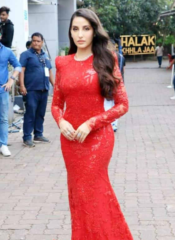 નોરા પોતાની હોટ તસવીરોને લઈ સતત ચર્ચામાં રહે છે. ચાહકો પણ તેના હોટ અંદાજને પસંદ કરે છે.