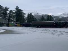 Jammu Kashmir Snowfall: बर्फ की सफेद चादर से ढका राजौरी, मुगल रोड बंद, देखें तस्वीरें