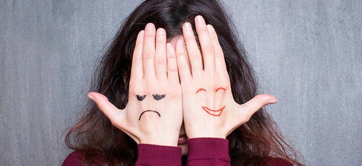 ਮੂਡ ਸਵਿੰਗ ਇੱਕ ਵਿਅਕਤੀ ਦੀ ਭਾਵਨਾਤਮਕ ਸਥਿਤੀ ਵਿੱਚ ਅਚਾਨਕ ਤਬਦੀਲੀ ਹੈ। ਮੂਡ ਸਵਿੰਗ ਦੇ ਦੌਰਾਨ, ਇੱਕ ਵਿਅਕਤੀ ਬਿਨਾਂ ਕਿਸੇ ਕਾਰਨ ਬਹੁਤ ਖੁਸ਼ ਜਾਂ ਉਤਸ਼ਾਹਿਤ ਮਹਿਸੂਸ ਕਰ ਸਕਦਾ ਹੈ ਅਤੇ ਫਿਰ ਜਲਦੀ ਹੀ ਉਹ ਉਦਾਸ, ਚਿੜਚਿੜਾ ਜਾਂ ਗੁੱਸਾ ਵੀ ਮਹਿਸੂਸ ਕਰ ਸਕਦਾ ਹੈ।