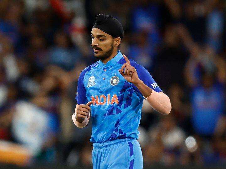 त्यानंतर सूर्यकुमारनं क्रिजवर आल्यापासून फटकेबाजी कायम ठेवली. त्याला पांड्याने 18 धावांची मदत करत एक चांगली भागिदारी उभारली. सामन्यात अवघ्या 25 बॉलमध्ये नाबाद 61 धावा करत सूर्यकुमारने भारताची धावसंख्या 186 पर्यंत पोहोचवली.