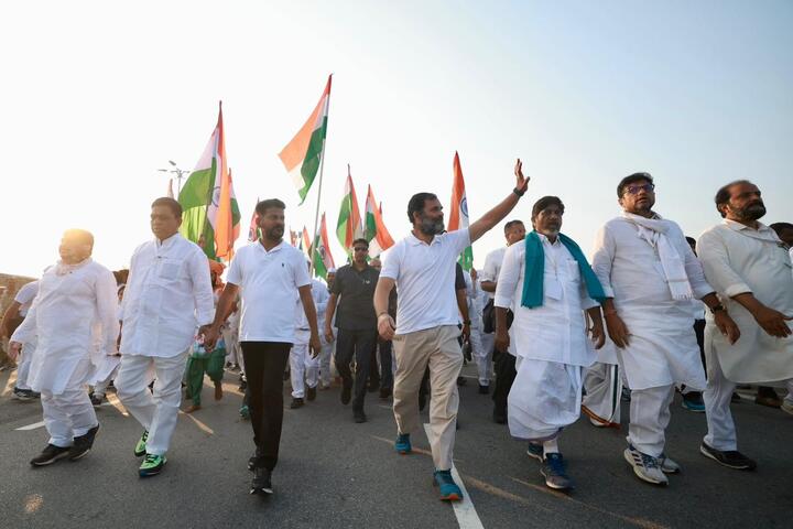 Bharat Jodo Yatra: Rahul Gandhi Enters Maharashtra Holding 'Mashaal' As ...