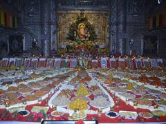 Dagadusheth Halwai Ganapati: एक लाख दिव्यांनी सजले दगडूशेठ गणपती मंदिर, पाहा फोटो