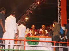 Bharat Jodo: हजारो मशाली, छत्रपतींचा जयघोष अन् कार्यकर्त्यांचा जोश; महाराष्ट्रात 'भारत जोडो'चं दणक्यात स्वागत