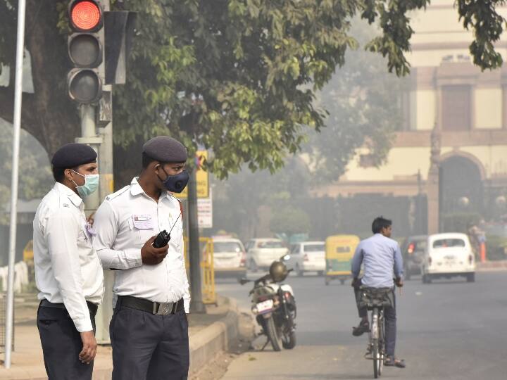 Delhi Air Pollution : प्रदूषण के स्तर में कमी के बाद दिल्ली में फिर से खुले स्कूल, दफ़्तर भी अब पूरी क्षमता के साथ खुलेंगे Delhi Pollution curbs eased work from home measures revoked primary schools to reopen ANN Delhi Air Pollution : प्रदूषण के स्तर में कमी के बाद दिल्ली में फिर से खुले स्कूल, दफ़्तर भी अब पूरी क्षमता के साथ खुलेंगे