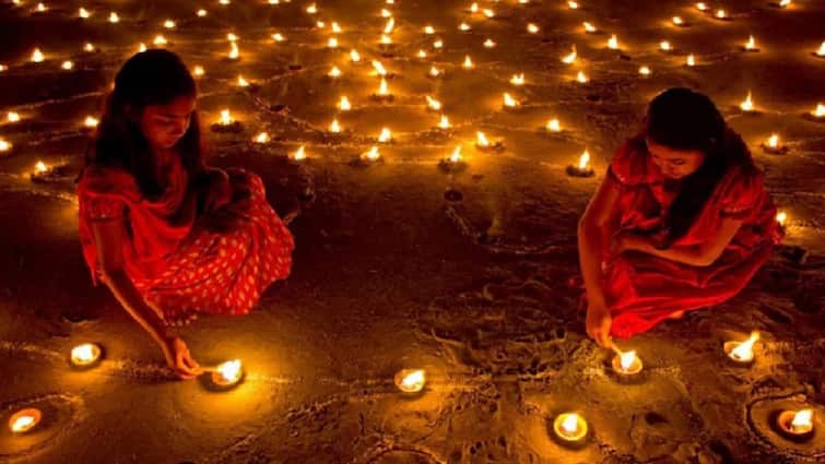Dev Deepawali 2022 kartik purnima 2022 astrology marathi news Do This Work On Kartik Purnima For Blessings Of goddess Lakshmi Dev Deepawali 2022 : कार्तिक पौर्णिमेला करा फक्त 'हे' काम, देवी लक्ष्मीची होईल कृपा, देव देतील भरभरून आशीर्वाद!