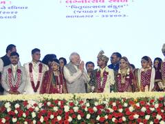 PM Modi Attends 'Papa Ni Pari' Event To Bless The Newlyweds During His Gujarat Visit — SEE PICS