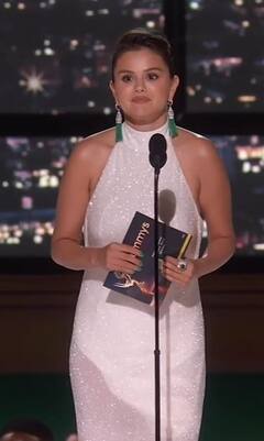 In Pics: वार्डरोब मालफंक्शन का शिकार हुईं Selena Gomez ने तोड़ी चुप्पी, कहा- लोगों ने वो देखा जो नहीं देखना चाहते थे...