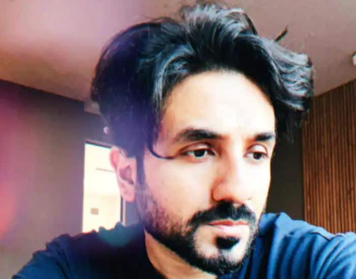 virdas in trouble again complaint filed against comedian by hindu janajagruti samiti in karnataka હિંદુ ધર્મ પર આપત્તિજનક ટિપ્પણી કરી ફસાયો Vir Das...કૉમેડિયન સામે ફરિયાદ નોંધાઈ