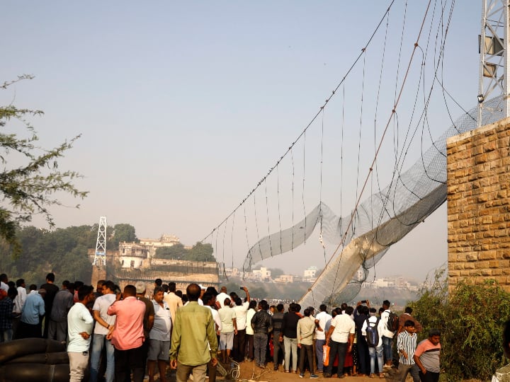 Gujarat Morbi Cable Bridge Collapse Shocking revelations by IIT expert told why bridge fell Morbi Cable Bridge: क्या इंसानी लापरवाही और लालच कारण के कारण गिरा मोरबी का पुल? जानिए क्या कहते हैं IIT एक्सपर्ट्स