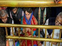 Himachal Polls: Congress Leaders Priyanka Gandhi, Bhupesh Baghel Visit Jwala Devi Temple In Kangra — See Pics
