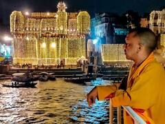 In Pics: देव दीपावली पर दुल्हन की तरह सजी काशी नगरी, सीएम योगी ने लिया तैयारियों का जायजा, देखिए- तस्वीरें