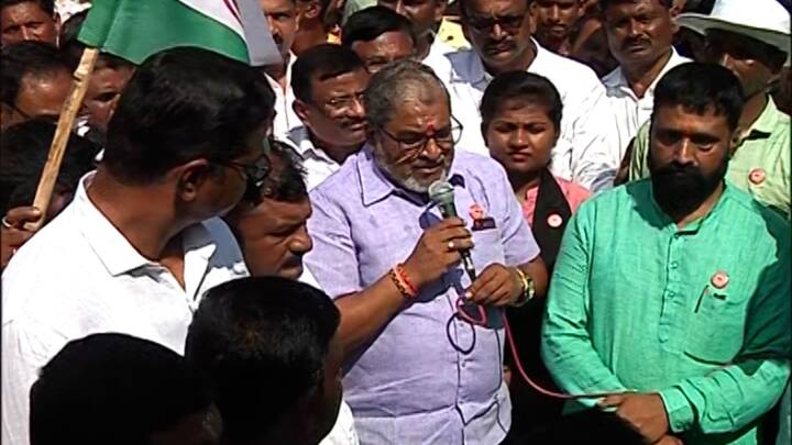 एफआरपी आणि विविध मागणीसाठी हा मोर्चा काढण्यात आला आहे.