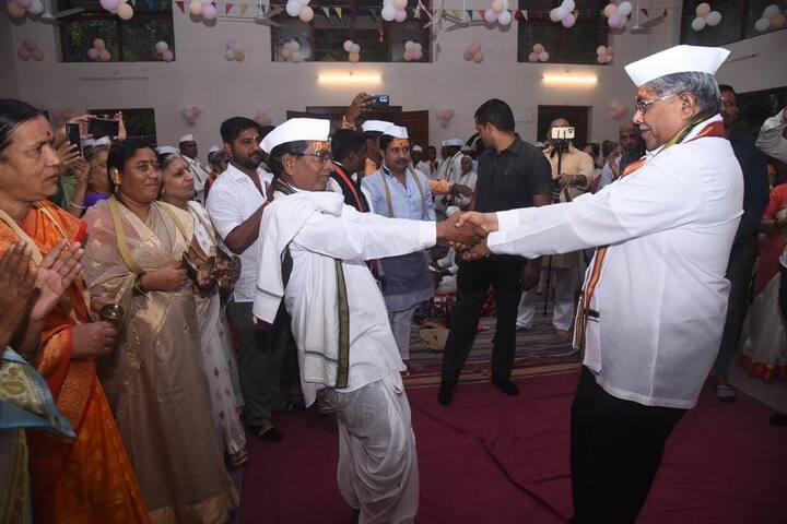 चंद्रकांत पाटील यांनी यावेळी फुगडी खेळण्याचा आनंदही लुटला. (फोटो सौजन्य : चंद्रकांत पाटील फेसबुक अकाऊंट)