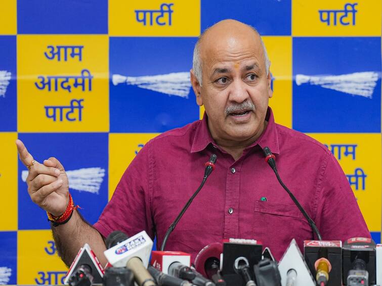 Manish Sisodia affidavit to SC says Officials not taking calls Skipping meetings Delhi Govt Vs Centre: 'अधिकारी फोन नहीं उठा रहे, बैठकों में भाग लेने से बच रहे', मनीष सिसोदिया ने सुप्रीम कोर्ट में दायर किया हलफनामा