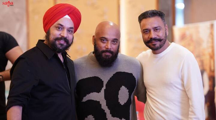 ਟੀਮ ਪਹਿਲਾਂ ਹੀ ਫਿਲਮ ਦੇ 3 ਗੀਤਾਂ ਦੇ ਵੀਡੀਓ ਰਿਲੀਜ਼ ਕਰ ਚੁੱਕੀ ਹੈ, ਫਿਲਮ ਦੇ ਮਿਊਜ਼ਿਕ ਦੀ ਗੱਲ ਕਰੀਏ ਤਾਂ ਇਹ ਕਹਿਣਾ ਹੋਵੇਗਾ ਕਿ ਹਰ ਗੀਤ ਆਪਣੇ ਤਰੀਕੇ ਨਾਲ ਵਿਲੱਖਣ ਅਤੇ ਸੁਰੀਲਾ ਹੈ।