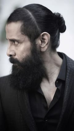 Vikram : நியூ லுக்கில் அசத்தும் நடிகர் விக்ரமின் லேட்டஸ்ட் க்ளிக்ஸ்!