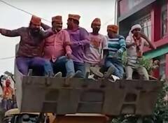 UP: ગોલા ગોકર્ણનાથમાં ભાજપની જીતની ઉજવણી, બુલડોઝર પર સવાર કાર્યકર્તાઓએ લગાવ્યા નારા