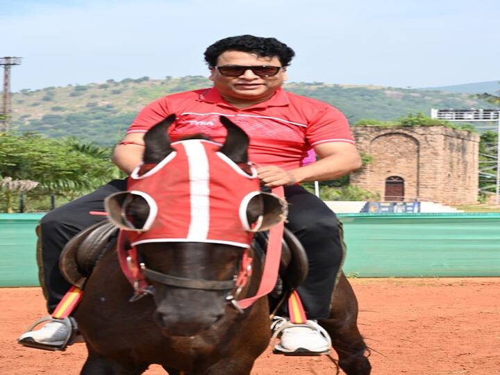 Coaching on Horse Riding at Vizag Railway Sports Stadium Horse Riding Coaching: విశాఖ రైల్వే స్పోర్ట్స్ మైదానంలో గుర్రపు స్వారీ పై శిక్షణ