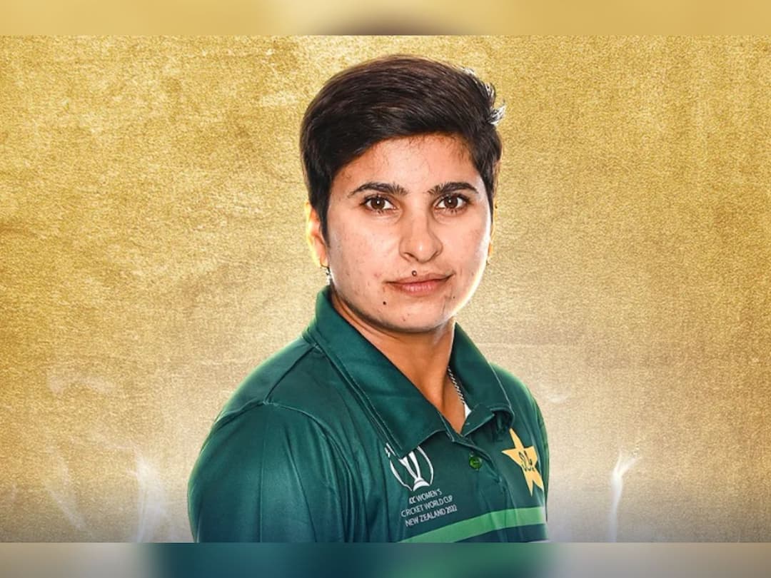 Pakistans Nida Dar Named the ICC Womens Player of the Month for October 2022 ICC Womens Player of the Month : महिलांमध्ये आयसीसी प्लेअर ऑफ द मंथ पाकिस्तानची निदा दार, भारताच्या जेमिमा, दिप्तीला टाकलं मागे