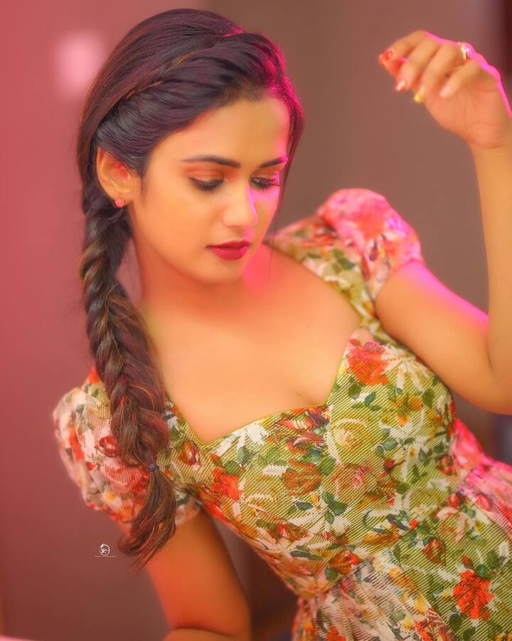 అరియానా అందమైన ఫోటోలు  -Image Credit: Ariyana Glory/Instagram