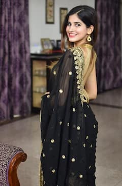 Sakshi malik : સાક્ષી મલિકે ઈન્સ્ટાગ્રામ પર શેર કરી બ્લેક સાડીમાં હોટ તસવીરો, જુઓ બોલ્ડ અંદાજ