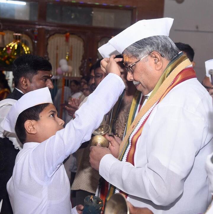 चंद्रकांत पाटील यांनी कर्वेनगर इथल्या विठ्ठल मंदिरात आयोजित काकड आरतीला उपस्थिती लावली. (फोटो सौजन्य : चंद्रकांत पाटील फेसबुक अकाऊंट)