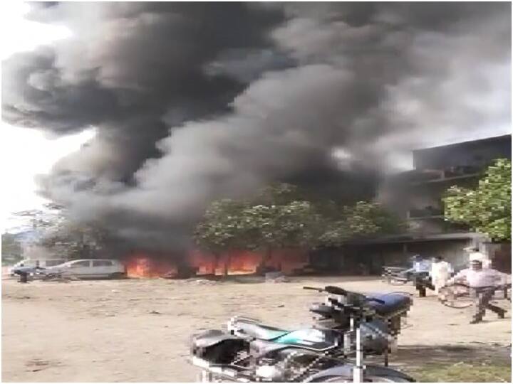 Kanpur fire breaks out in a factory in industrial area Kanpur News: कानपुर में पान मसाला फैक्ट्री में आग, मौके पर दमकल की पांच गाड़ियां मौजूद