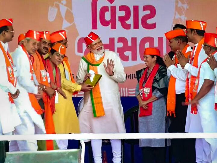 During the speech, he appealed to the public to make BJP win. He said that 