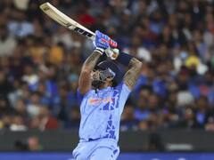 सूर्यासमोर 20वं षटक टाकताना गोलंदाज जोडतात हात; अवघ्या 18 चेंडूत ठोकल्यात 'इतक्या' धावा