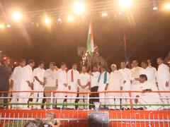 Bharat Jodo: हजारो मशाली, छत्रपतींचा जयघोष अन् कार्यकर्त्यांचा जोश; महाराष्ट्रात 'भारत जोडो'चं दणक्यात स्वागत