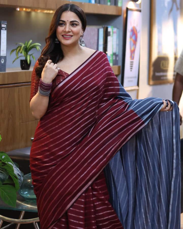 श्रद्धा आर्य ने इन तस्वीरों में एक से बढ़कर एक पोज दिए हैं. एक्ट्रेस का ड्रेसिंग स्टाइल दर्शकों को खूब पसंद आता है.