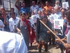 केरल में मुस्लिम महिलाओं ने हिजाब में लगाई आग, ईरान के प्रदर्शनकारियों के समर्थन में उठाया कदम