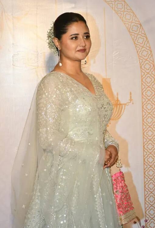 પલક-મિથુનના લગ્નના રિસેપ્શનમાં રશ્મિ દેસાઈ પણ પહોંચી હતી.