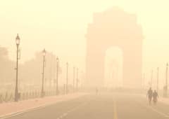 Delhi Air Pollution: દિલ્હીમાં હવાની ગુણવત્તા છે ખૂબ જ નબળી, ઘરની બહાર નીકળતા પહેલાં જોઈ લો આ તસવીરો