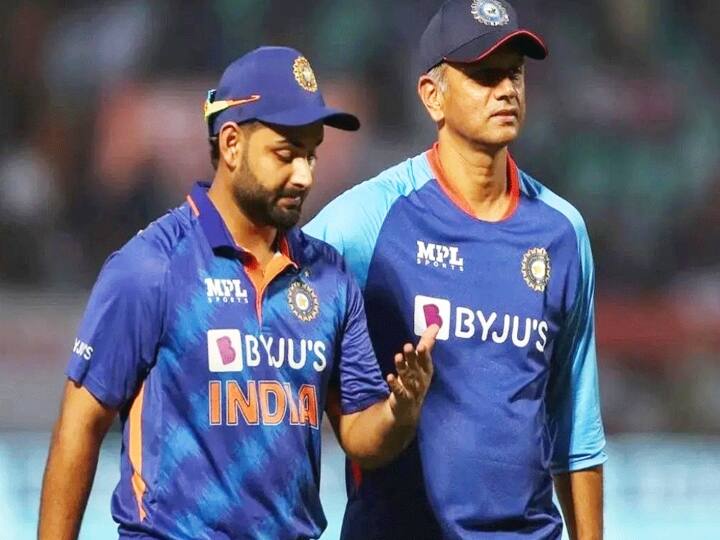 T20 World Cup: Rishabh Pant might be needed in games ahead, hints Rahul Dravid T20 World Cup 2022: इंग्लैंड के खिलाफ सेमीफाइनल में ऋषभ पंत को मिल सकता है मौका, कोच राहुल द्रविड़ ने दिए संकेत