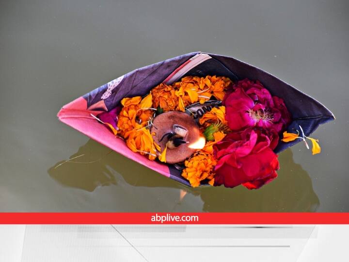 कार्तिक पूर्णिमा को त्रिपुरारी पूर्णिमा भी कहा जाता है. इस दिन त्रिपुरारी शिव का पूजन किया जाता है. इस दिन शिव लिंग पर दूध, दही, घी, शहद और गंगा जल का पंचामृत चढ़ाने से भगवान शिव प्रसन्न होते हैं और भक्तों की सभी मनोकानाएं पूर्ण करते हैं.