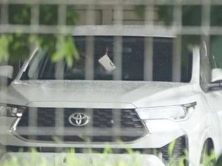 Toyota Innova Hycross 2022 Leaked Speed Looks like a Fortuner now Toyota Innova Hycross Spy Image: New Generation Moves Away From Crysta Platform