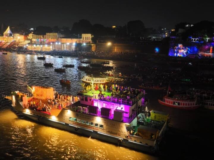 इसके बाद उन्होंने नमो घाट सहित अन्य गंगा घाटों का निरीक्षण कर सुरक्षा व्यवस्था का जायजा लिया था. वाराणसी के पुलिस आयुक्त ए सतीश गणेश ने बताया कि पर्यटकों की सुरक्षा के लिए पुख्ता इंतजाम किया गया है.