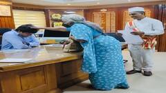 ਬਜ਼ੁਰਗ ਔਰਤ ਨੇ ਆਈਏਐਸ ਅਫਸਰ ਨੂੰ ਦਿੱਤਾ ਅਸ਼ੀਰਵਾਦ, ਅਫਸਰ ਨੇ ਸਿਰ ਝੁਕਾ ਕੇ ਕਿਹਾ- 'ਹੋਰ ਕੀ ਚਾਹੀਦਾ...'