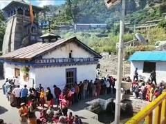 त्रियुगीनारायण में डेढ़ लाख श्रद्धालुओं ने किए दर्शन, वेडिंग डेस्टिनेशन के तौर पर मशहूर