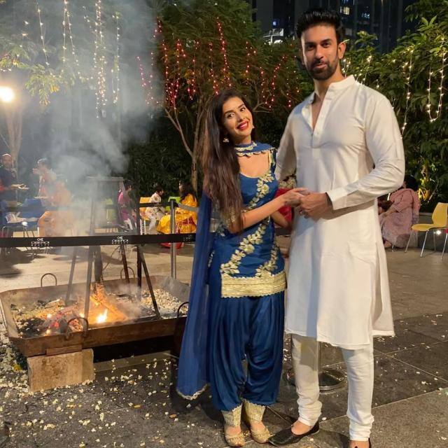 चारु ने ये भी आरोप लगाया था कि, राजीव सेन उन्हें काम करने नहीं देते हैं. एक्ट्रेस ने बताया था कि, जब उन्होंने लॉकडाउन के दौरान ‘अकबर का बल बीरबल’ शो में काम किया था, तब राजीव ने उनके को-स्टार को मैसेज कर चारु से दूर रहने की हिदायत दी थी. इसकी वजह से चारु को शो से रिप्लेस कर दिया गया था.