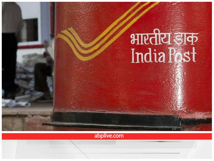 भारतीय डाक सेवा ही बांट सकती है पत्र : इंडियन पोस्ट ऑफिस एक्ट 1898 के अनुसार, आपके पते पर पत्र केवल भारतीय डाक ही पहुंचा सकती है. जो कुरियर कंपनियां पत्रों को दस्तावेज या डॉक्यूमेंट कहती हैं, उन्हें ही यह डिलीवर करने का राइट मिलता है. हालांकि, इस कानून को बने लगभग 120 साल से ज्यादा का वक्त हो चुका है. यह एक अजीब सा कानून लगता है, जिस पर अब कोई इतना ज्यादा ध्यान भी नहीं देता.