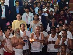 PHOTOS: कार्तिक पूर्णिमा के अवसर पर देशभर में लोगों ने गंगा में लगाई डुबकी, उमड़ा आस्था का सैलाब, देखें तस्वीरें