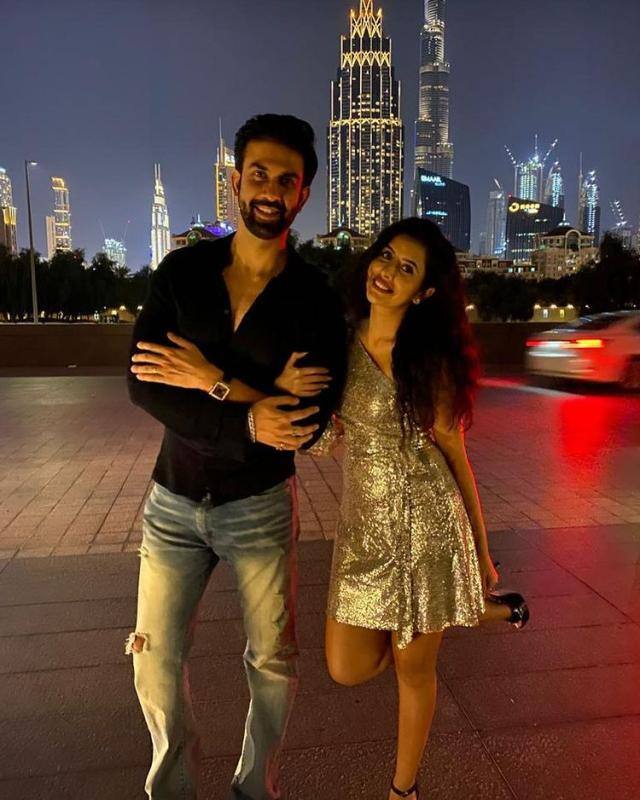 चारु असोपा ने राजीव सेन पर एक्स्ट्रा मैरिटल अफेयर का भी आरोप लगाया था. एक्ट्रेस का कहना था कि, वह राजीव के एक्स्ट्रा मैरिटल अफेयर के बारे में जानती थीं, लेकिन वह कभी उन्हें रंगे हाथ नहीं पकड़ पाईं. एक्ट्रेस ने ये भी कहा कि, वह मुंबई में रहते हुए कहीं और फाइव स्टार होटल में रहते थे. यही नहीं, वह कई बार उन्हें बिना बताए दिल्ली चले जाया करते थे और उन्हें ब्लॉक कर दिया करते थे.